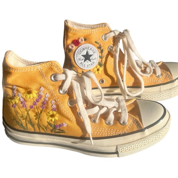 Custom Embroidered High Top All Stars Converse Chuck Taylor 1970s Flowers 5.5 - Picture 1 of 9